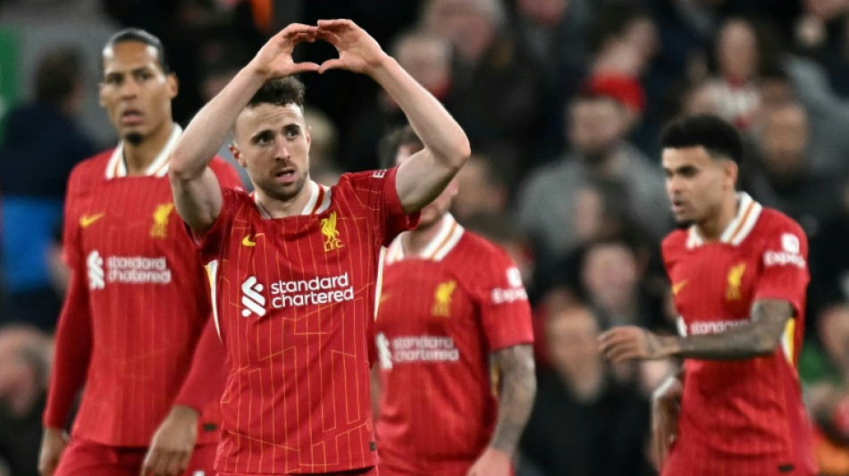 Liverpool vence Everton em cl&aacute;ssico e mant&eacute;m folga na lideran&ccedil;a do Ingl&ecirc;s