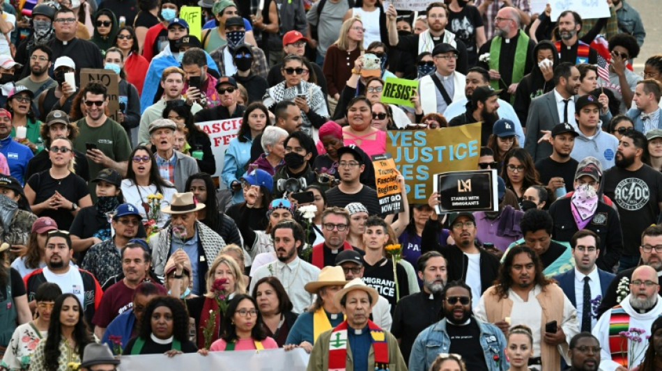 Protestos contra opera&ccedil;&otilde;es anti-imigra&ccedil;&atilde;o crescem nos EUA