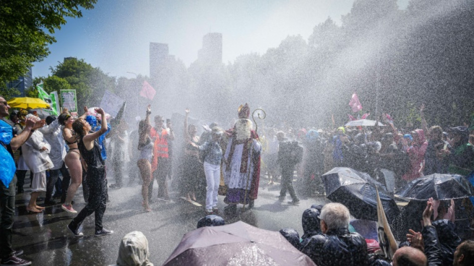 &Uuml;ber 1500 Festnahmen bei Demo von Extinction Rebellion in Den Haag