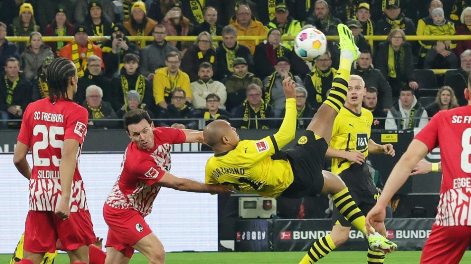 Tore und Tennisb&auml;lle: BVB besiegt Lieblingsgegner Freiburg