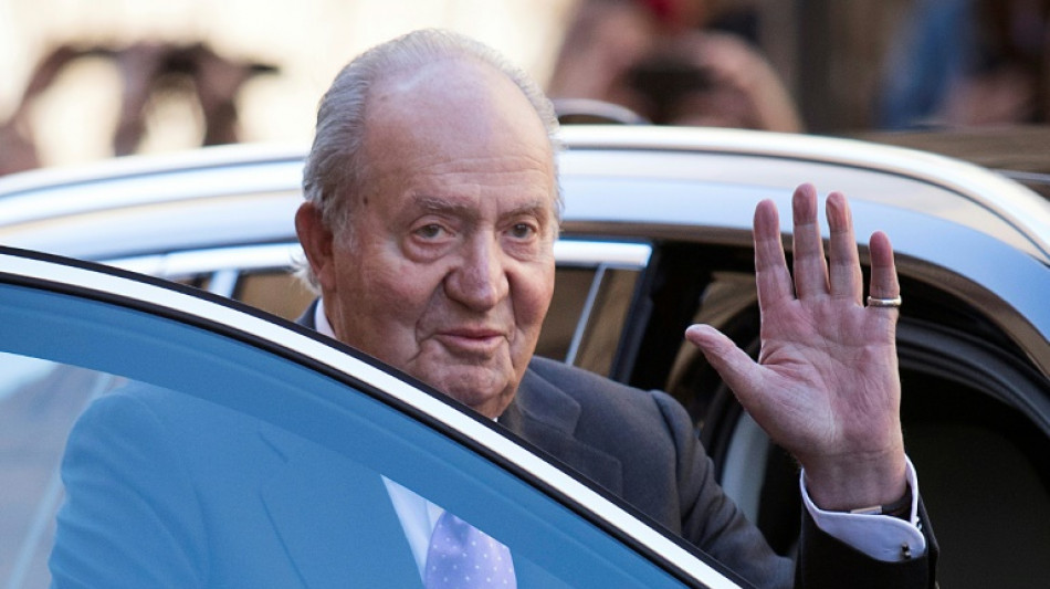 Juan Carlos I llega a Espa&ntilde;a para breve visita cargada de pol&eacute;mica