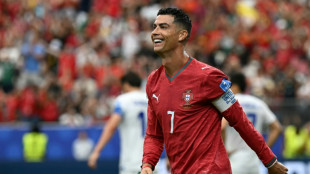 CR7 faz dois e Portugal goleia Uzbequist&atilde;o (5-0) na Copa do Mundo