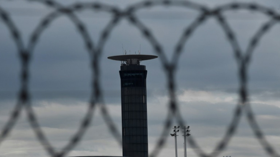 Une grève du contrôle aérien français perturbe les départs en vacances