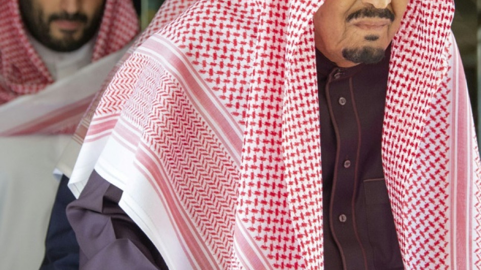 El rey saudita ingresa a hospital para someterse a "ex&aacute;menes"