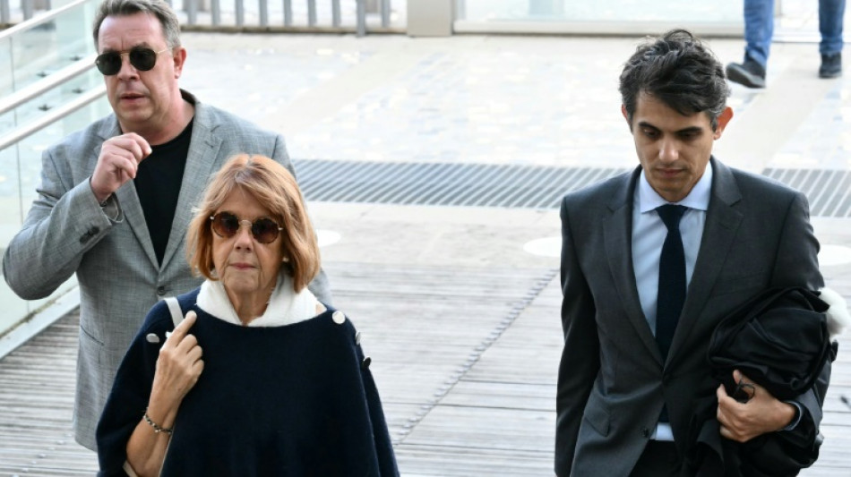 Este &eacute; o julgamento de 'toda uma fam&iacute;lia destru&iacute;da', afirma um dos filhos de Gis&egrave;le Pelicot