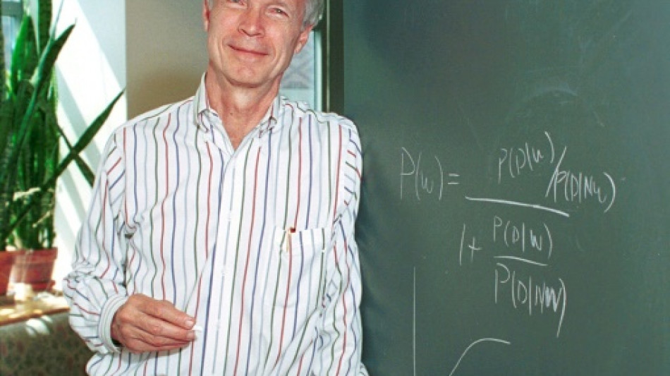 Ganhador do Pr&ecirc;mio Nobel de F&iacute;sica v&ecirc; avan&ccedil;os recentes na IA como &lsquo;muito preocupantes&rsquo;