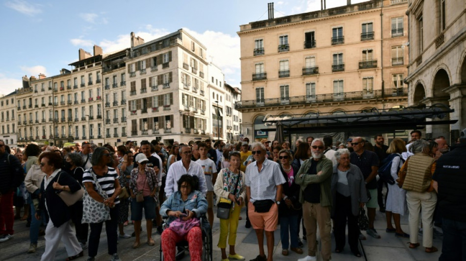 Des f&ecirc;tes de Bayonne "souill&eacute;es": &eacute;motion apr&egrave;s une agression mortelle