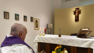Premi&egrave;re photo du pape hospitalis&eacute;, qui se dit "affaibli" face &agrave; une "&eacute;preuve"