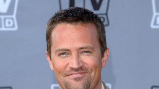 Les acteurs de "Friends" "totalement effondr&eacute;s" apr&egrave;s la mort de Matthew Perry