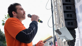 Un influencer de izquierda de EEUU dice que unos agentes lo retuvieron horas en un aeropuerto