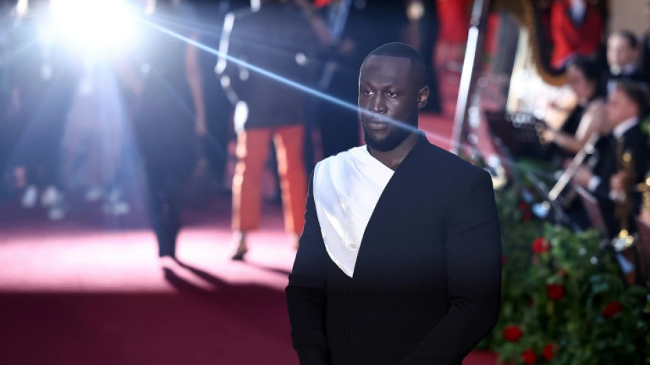 Suspension de permis pour le rappeur Stormzy, pris avec un t&eacute;l&eacute;phone au volant