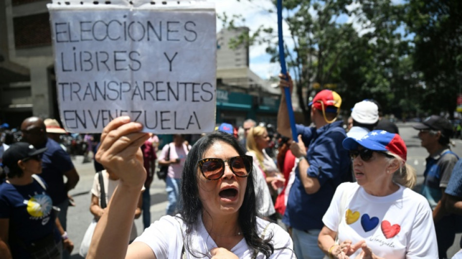 Protest denounces secrecy of Venezuela transition talks