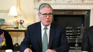 Starmer insta executivos de redes sociais a refor&ccedil;arem a seguran&ccedil;a infantil online