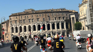 A Roma sfilata di 25mila Vespa da 67 Paesi, celebrazione per gli 80 anni