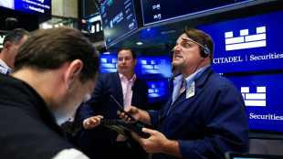 Wall Street ouvre en petite hausse, port&eacute;e par un r&eacute;pit sur le p&eacute;trole et les taux