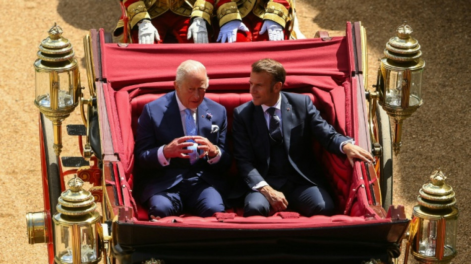 Carlos III dice que la amistad franco-brit&aacute;nica es "esencial" para la paz en Europa