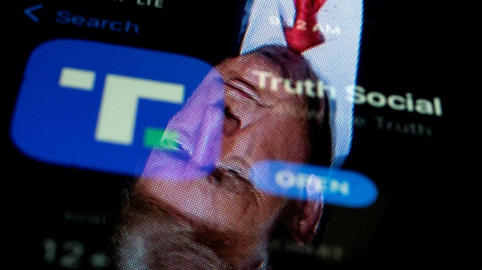 Demandan a Trump por vender el acceso preferencial a sus publicaciones de Truth Social