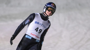 Wellinger st&uuml;rzt in Sapporo ab - Domen Prevc siegt