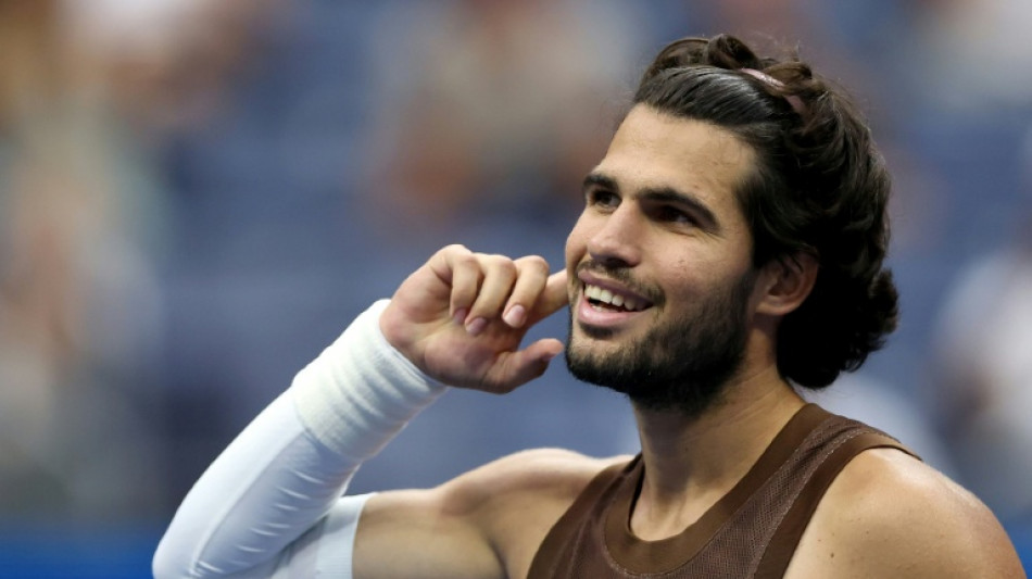 Alcaraz estreia no US Open com vit&oacute;ria tranquila em retorno ap&oacute;s les&atilde;o