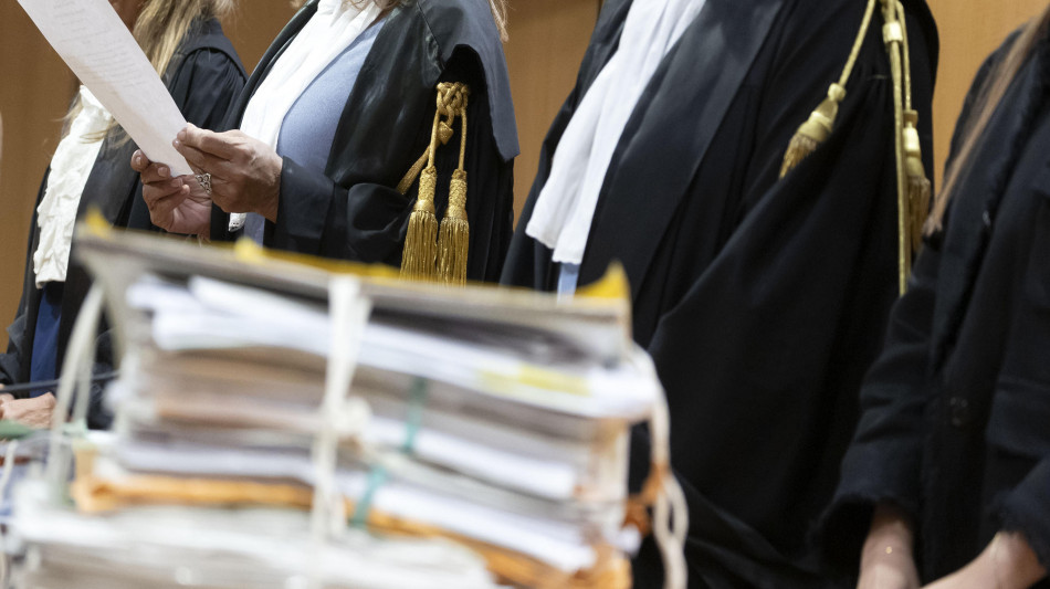 Stuprava e fotografava le vittime, condannato a 9 anni e 10 mesi