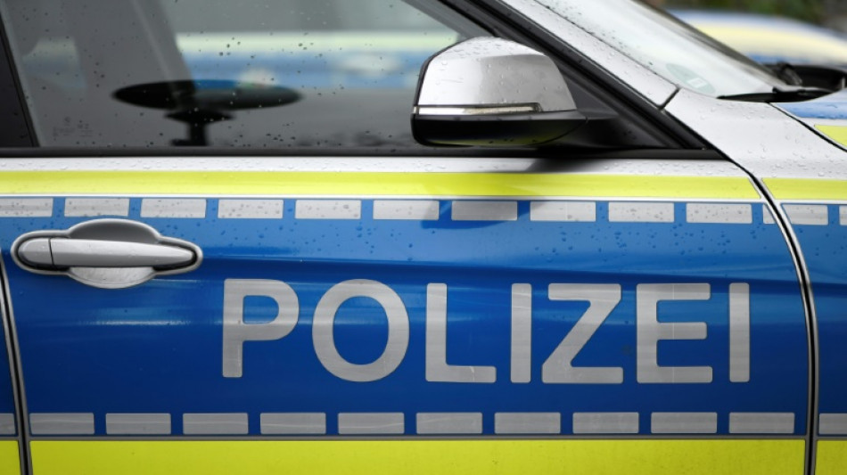 Mutter will 21-j&auml;hrigen Sohn aus Streifenwagen befreien