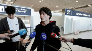 Con un tr&aacute;fico a&eacute;reo limitado, empiezan las evacuaciones desde Oriente Medio