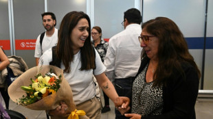 Viaje a los or&iacute;genes: chilenos adoptados ilegalmente se reencuentran con sus familias
