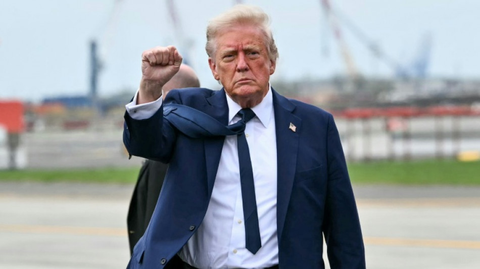 Trump exige que barcos de EEUU tengan tránsito libre por canales de Panamá y Suez