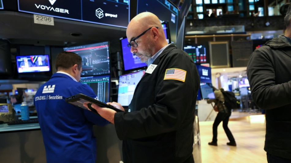 Wall Street insatisfaite de la division au sein de la Fed, le dollar s'en r&eacute;jouit