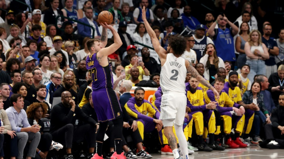 Mavericks defendem transfer&ecirc;ncia de Doncic: "N&atilde;o h&aacute; arrependimento"