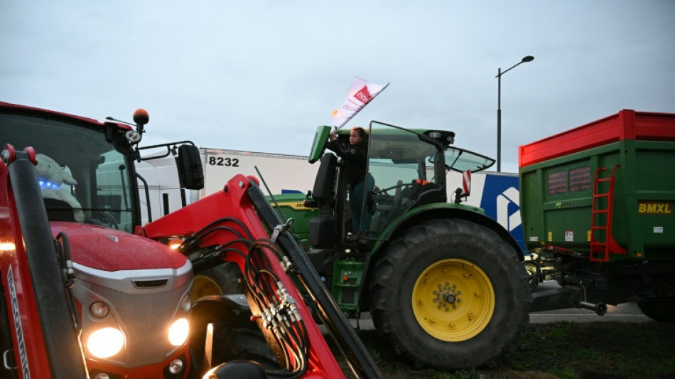 La mobilisation agricole enfle dans le Sud-Ouest malgr&eacute; l'appel &agrave; "l'apaisement" de Genevard