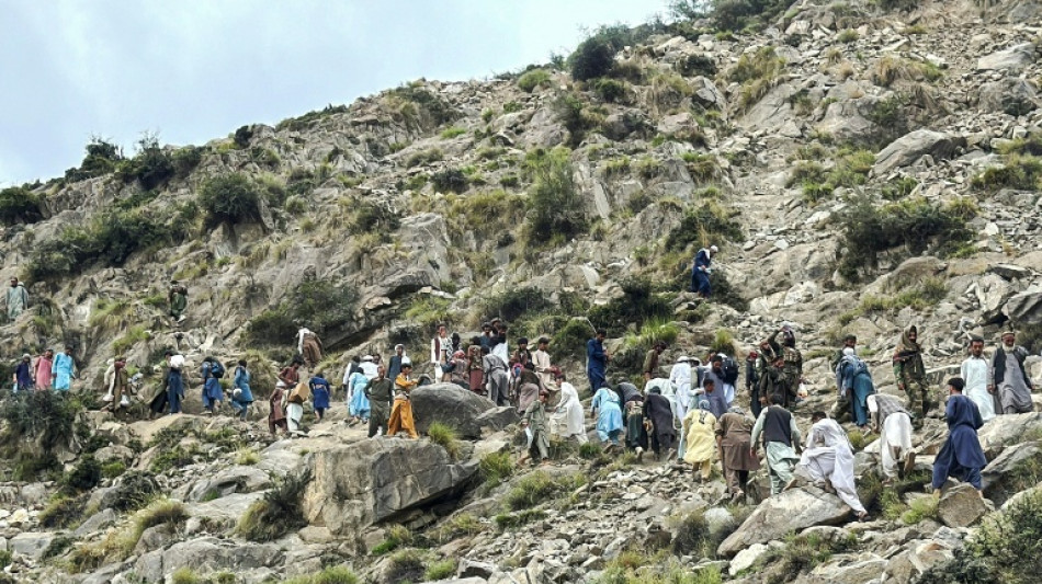 Nach Erdbeben in Afghanistan: Helfer bergen immer noch weitere Todesopfer aus Tr&uuml;mmern