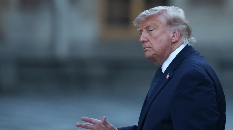 Trump all'Iran, 'se chiudete Hormuz non avrete pi&ugrave; un Paese'