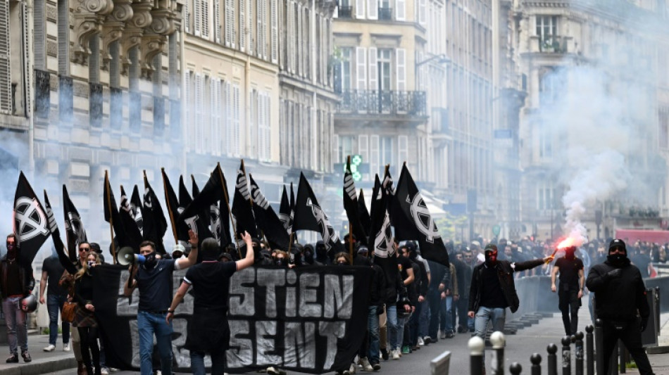 Genehmigter Neonazi-Aufmarsch im Herzen von Paris sorgt f&uuml;r heftige Kritik