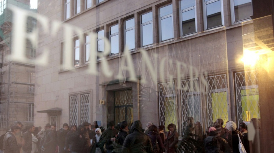 Immigration: plus de titres de s&eacute;jour et moins de r&eacute;gularisations en France en 2025