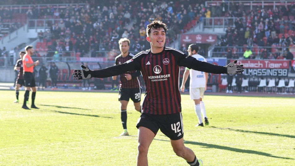 St. Pauli &uuml;bernimmt Spitze - HSV gewinnt bei S04