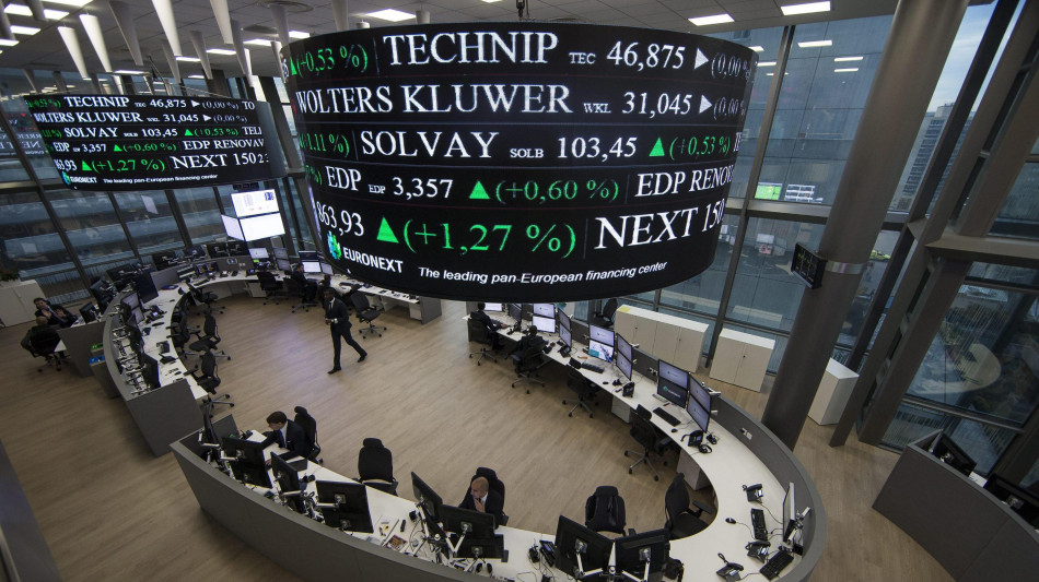 Borsa: l'Europa sui massimi a met&agrave; seduta, Milano +0,7%