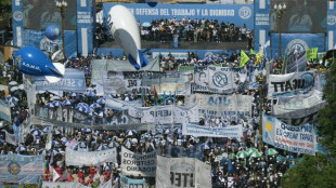 Protesto contra reforma trabalhista re&uacute;ne milhares de pessoas na Argentina