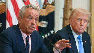 Trump desaconselha mulheres gr&aacute;vidas a tomar paracetamol e associa f&aacute;rmaco ao autismo