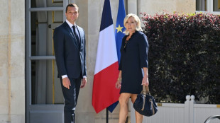 Le Pen pede convoca&ccedil;&atilde;o de referendos para Fran&ccedil;a superar impasse pol&iacute;tico