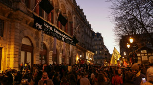 Paris: &eacute;vacuation sous tension des jeunes migrants occupant  la Ga&icirc;t&eacute; lyrique