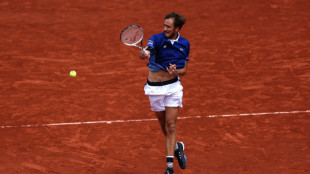 Medvedev y Tsitsipas a octavos sin temblar, Swiatek se queda sola en Par&iacute;s