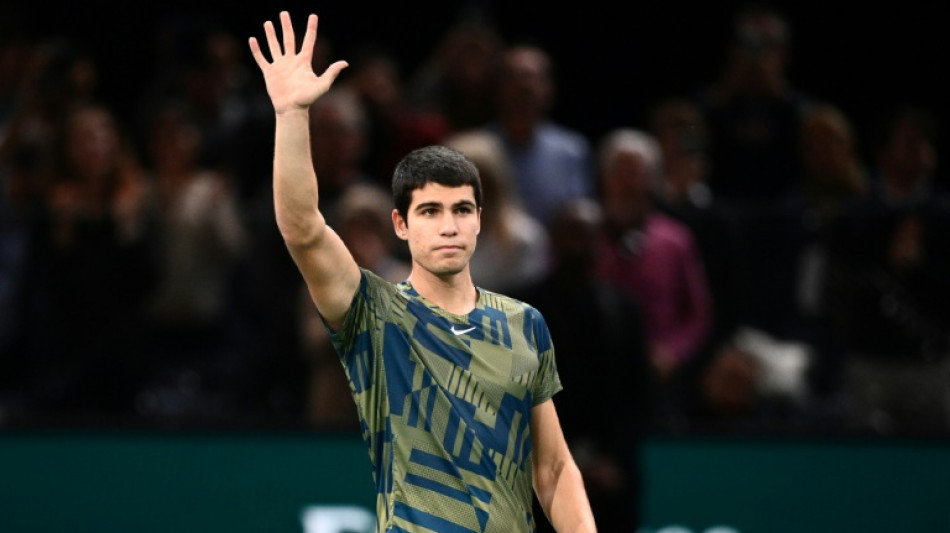 Alcaraz cruises into Paris quarters, Musetti beats Ruud