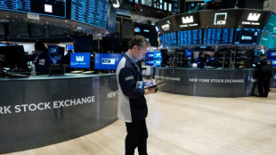 Wall Street ouvre en baisse, la technologie plomb&eacute;e par Microsoft