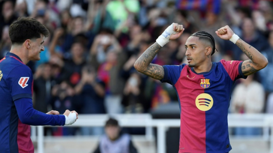 Com 2 de Raphinha, Bar&ccedil;a vence Celta (4-3) nos acr&eacute;scimos e segue l&iacute;der isolado do Espanhol