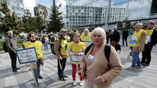 França julga 12 ativistas pró-eutanásia em pleno debate político sobre o tema