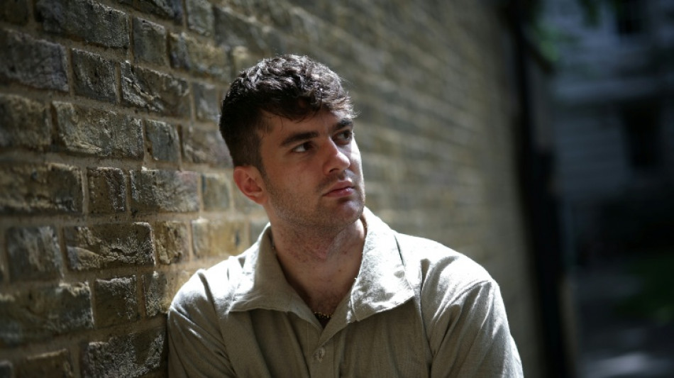 Dos j&oacute;venes brit&aacute;nicos acusan a su madre conspiracionista de la muerte de su hermana por c&aacute;ncer