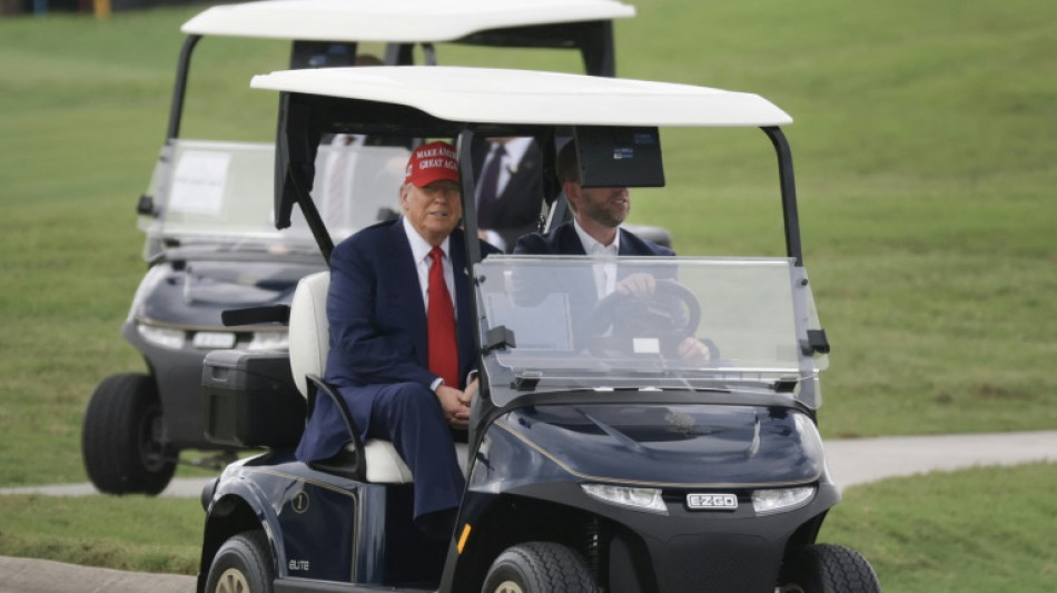 Trump invite à dîner les acheteurs de sa cryptomonnaie, un mélange des genres jamais vu