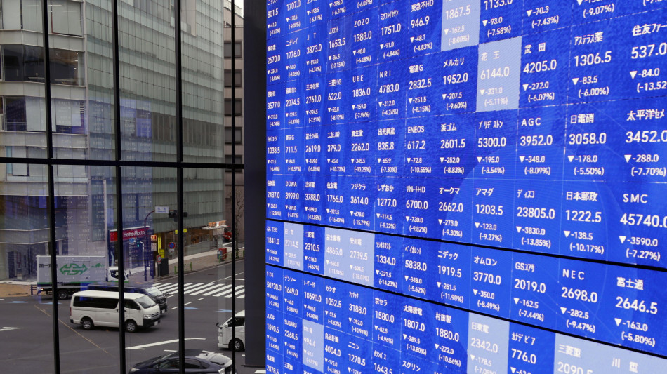 Borsa: Tokyo apre in netto aumento (+3,8%)