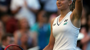 Rybakina vence McNally sem sustos e vai &agrave; terceira ronda de Wimbledon